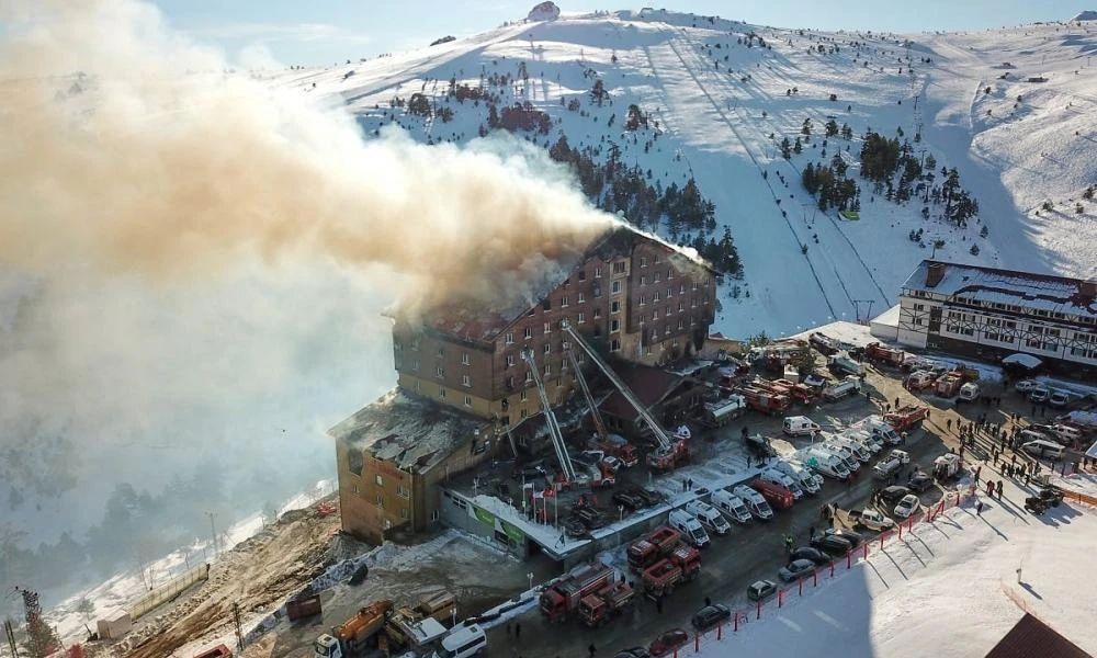 Συλλήψεις και παραλείψεις στην έρευνα για την τραγωδία στο χιονοδρομικό κέντρο στην Τουρκία